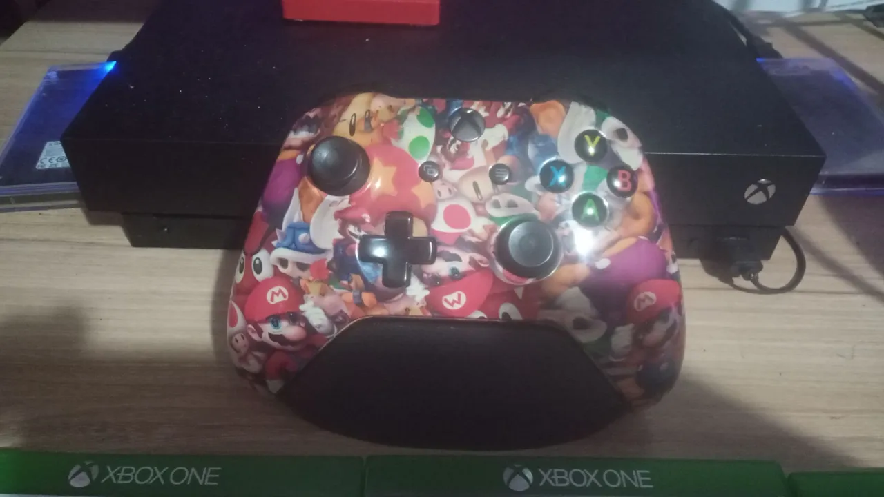 Console Xbox One x com controle Personalizado Mario