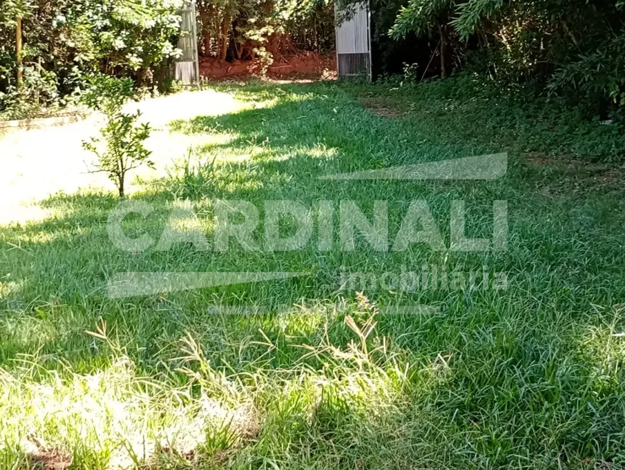casa de dois dormitórios em chácara .......................