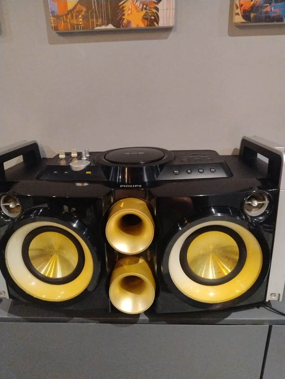 Som Philips com alto-falantes de graves poderosos!