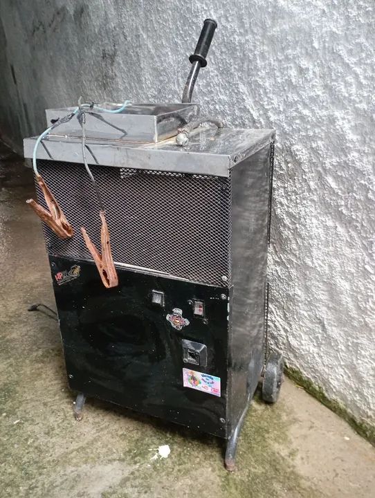 Carregador de bateria e compressor integrado 