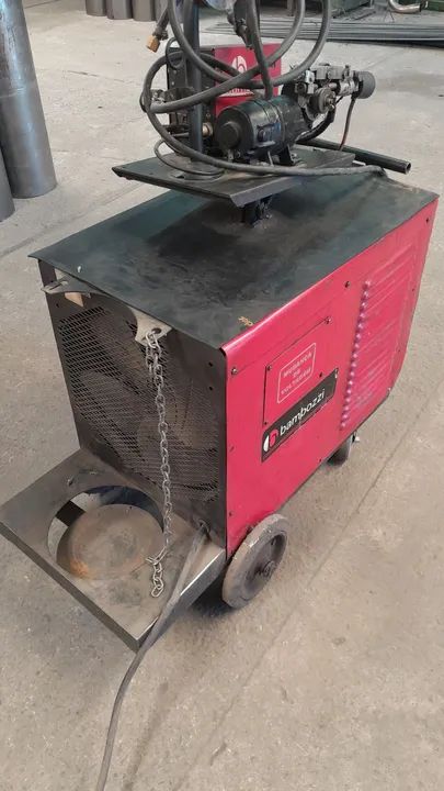 Máquina de Solda Bambozzi - Usada modelo 3110  bem conservada 