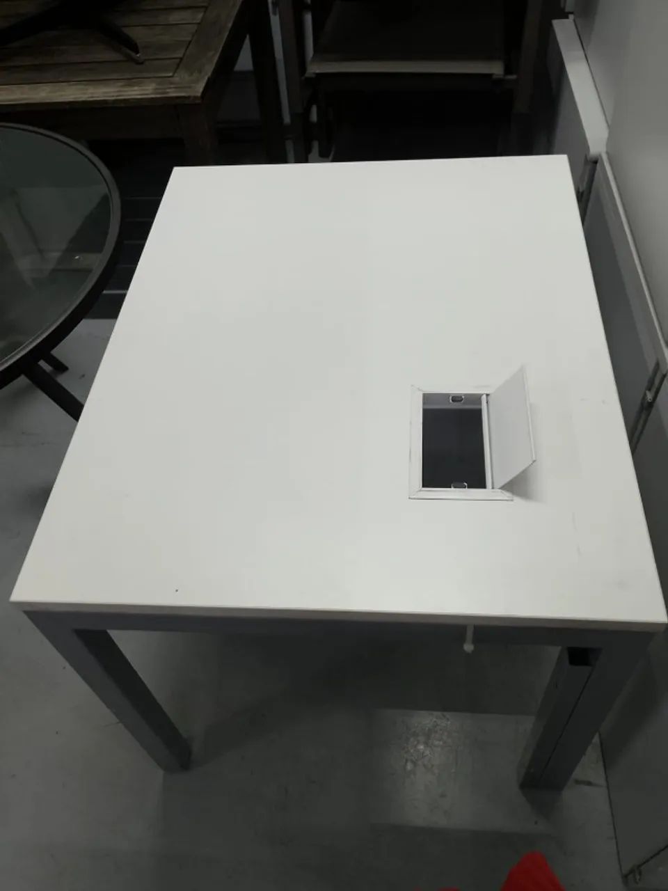 Mesa de Escritório com caixa de tomadas - Foto 5