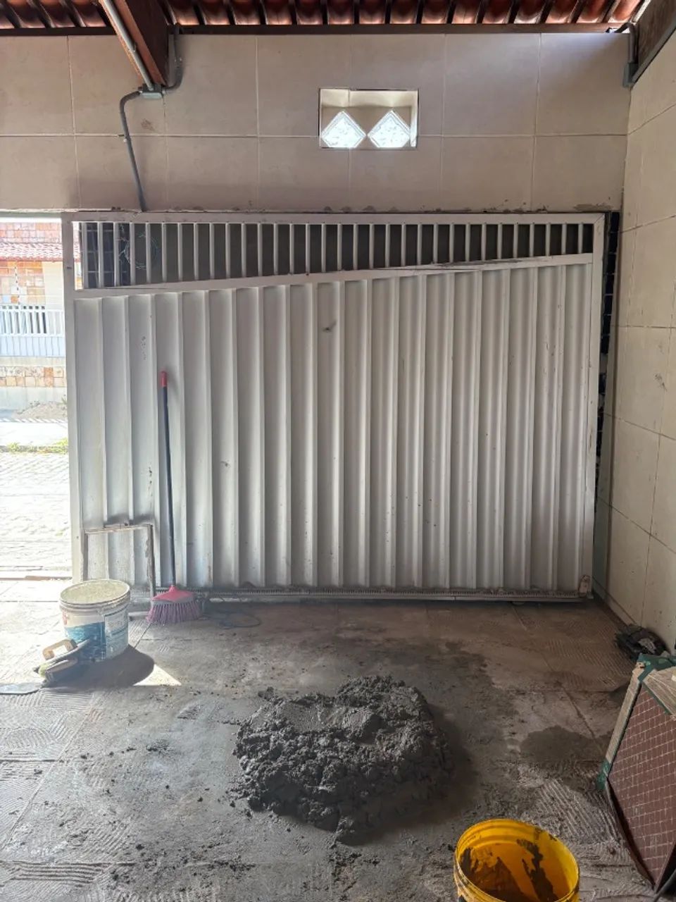 Portão de garagem de alumínio