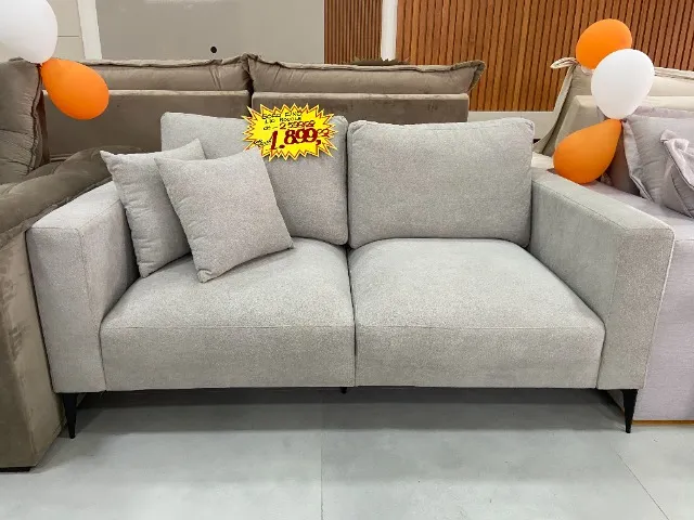 Sofá Fixo com Pés de Ferro - 1,70m de Conforto Revestido em Bouclé