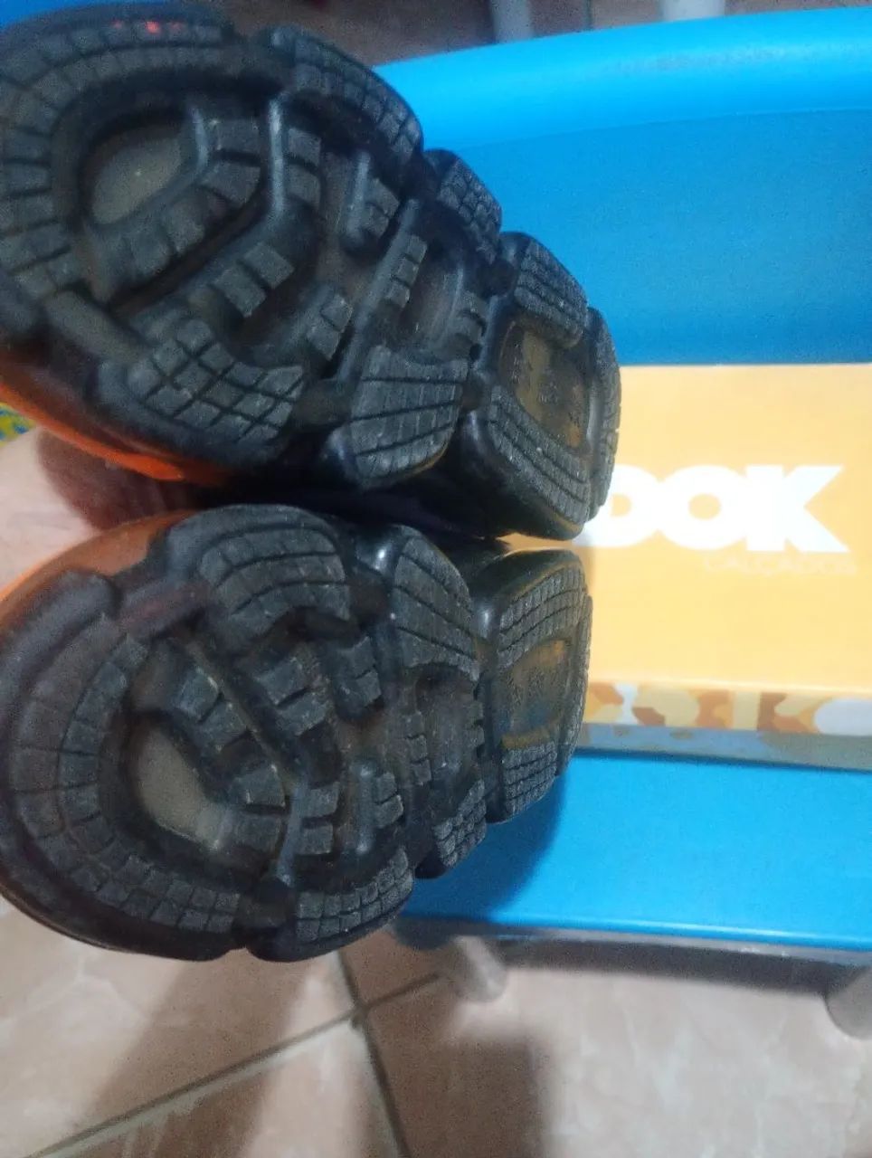 Sapatos/ tênis infantil com estampa de tigre e acende - seminovo - Foto 5