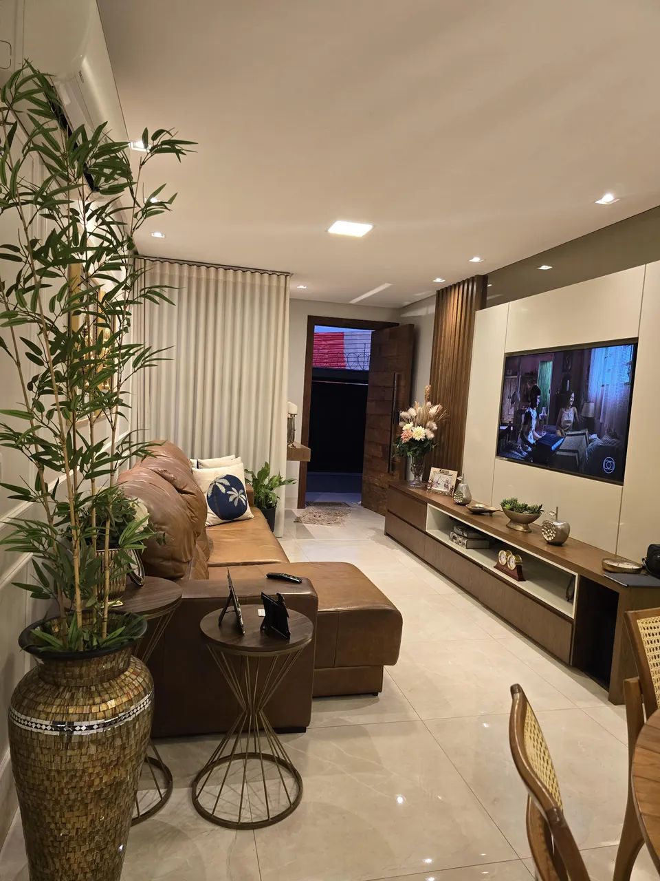Vende-se Sobrado de Três quartos sendo uma suíte - Foto 2