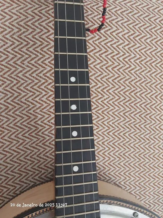Banjo Medeiros Luthier. Menos de um ano de uso. Laminado Faia. 2024 - Foto 4