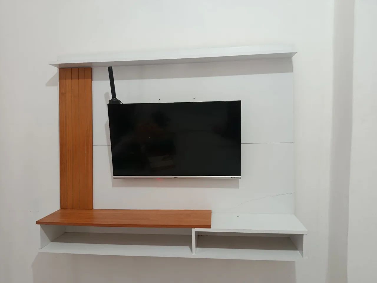 Painel com TV de 32 polegadas 