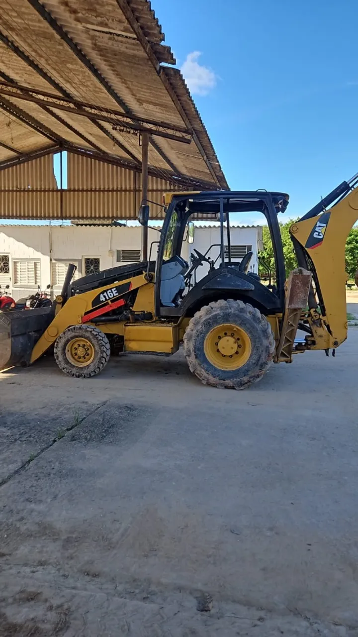 Retroescavadeira CAT 416E - 2005