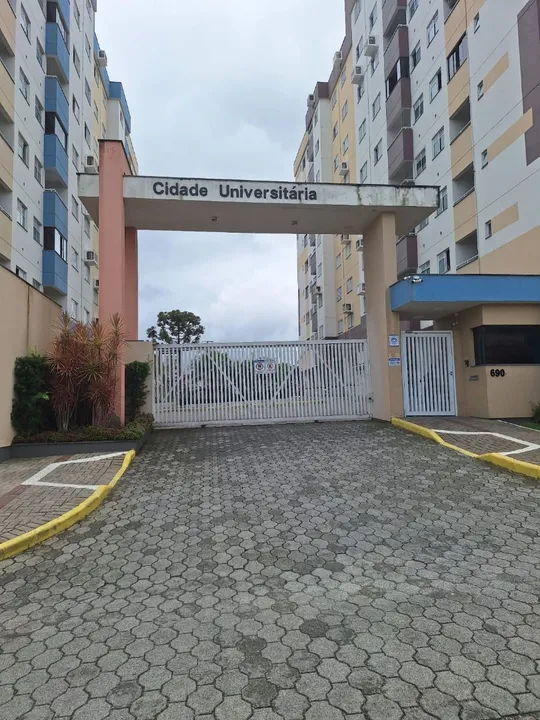 Apartamento de 2 dormitórios em Criciúma