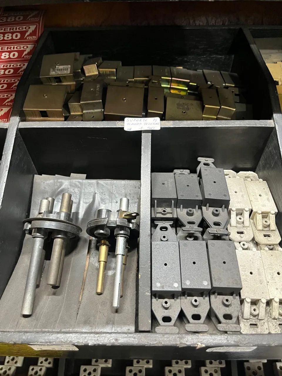 Tudo por 50 reais: Suporte para tomada, miolo R-22 e tampa