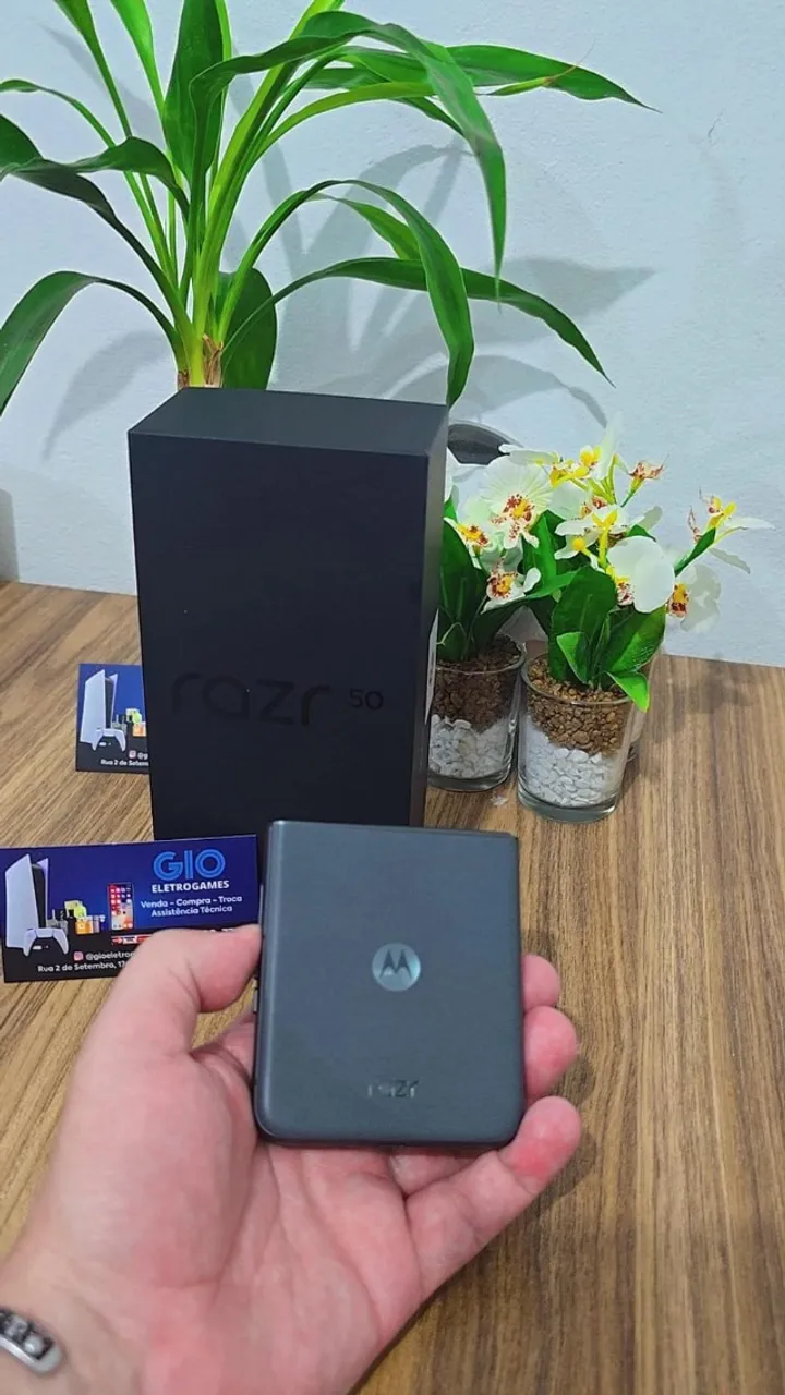 Moto RAZR 50 5G tela dobrável 6,9" Cinza 12RAM 512GB, seminovo