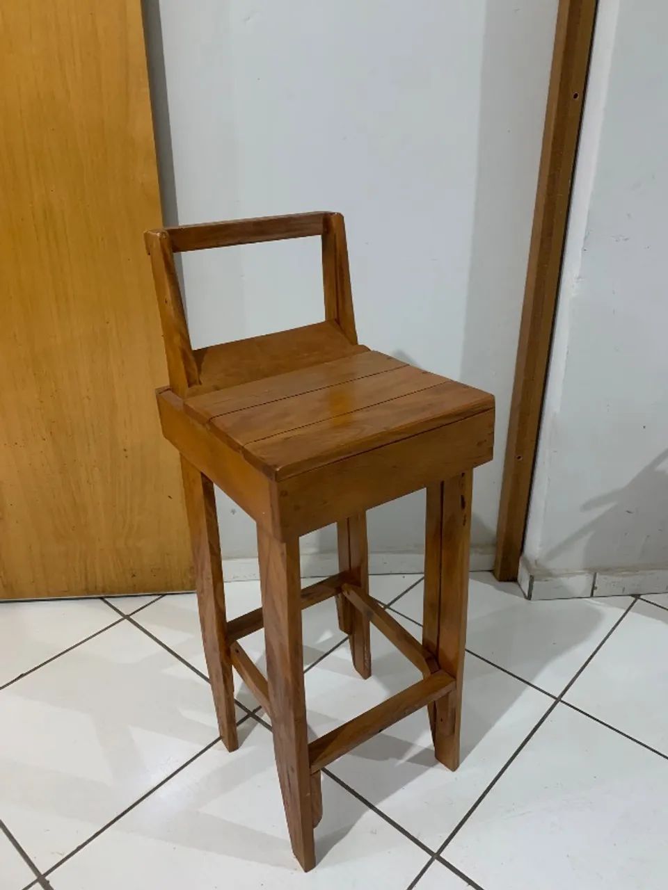 Conjunto de mesa bistrô madeira com 4 banquetas - Foto 4