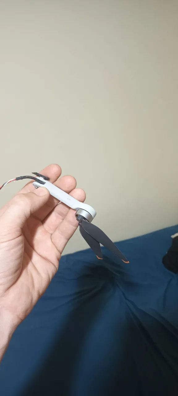 Braço com motor e hélices de drone DJI Mini 3 - Braço 4