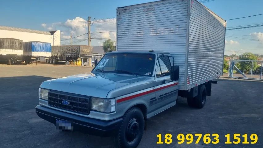 Vende-se F4000 Baú, ano 93