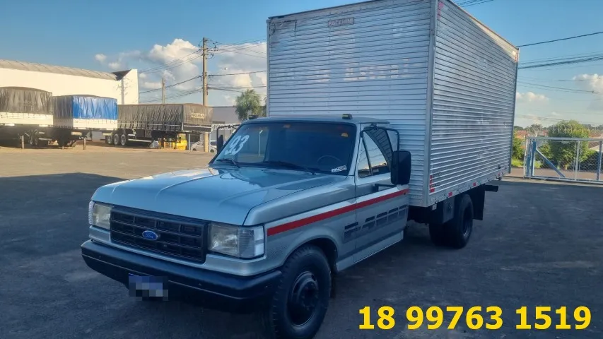 Vende-se F4000 Baú, ano 93