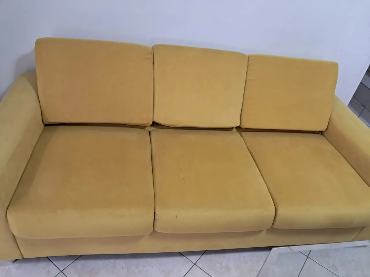 Barbada sofá semi novos.estrutura madeira de angelim,sofá de muita qualidade.  - Foto 2