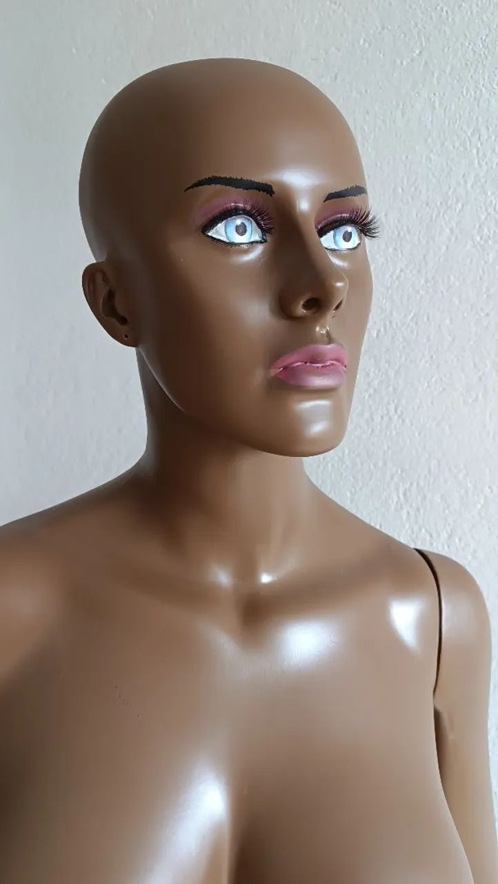 Manequim feminino de fibra - Foto 2