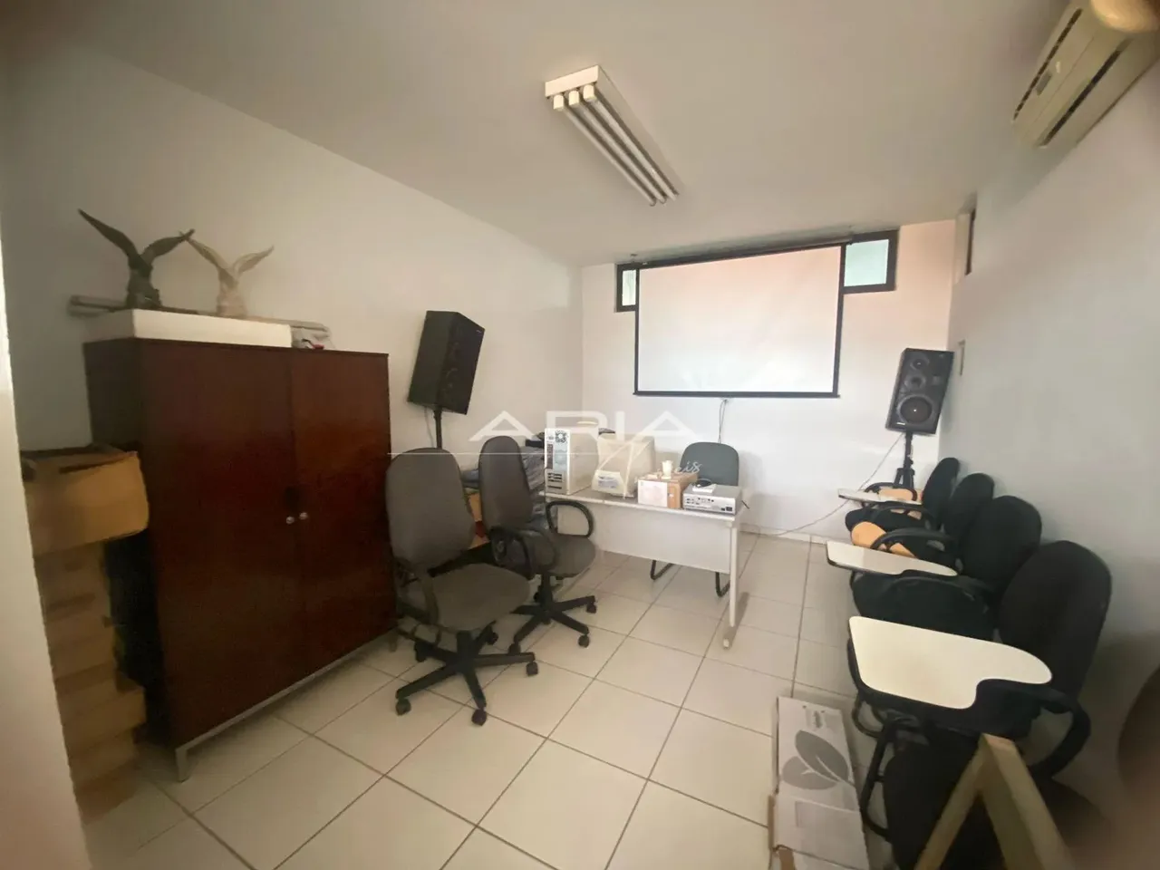 Sala pequena com 36 m2 para locação no centro de Araraquara SP