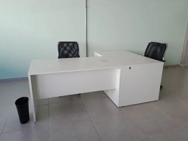 Mesa de escritório + 1 cadeira giratória
