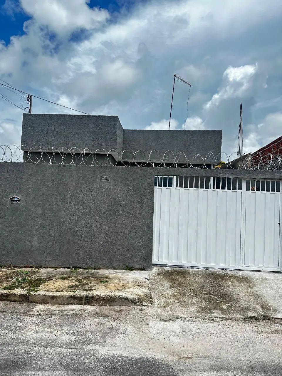 CASA À VENDA NO GAMA - ST. LESTE QD. 42