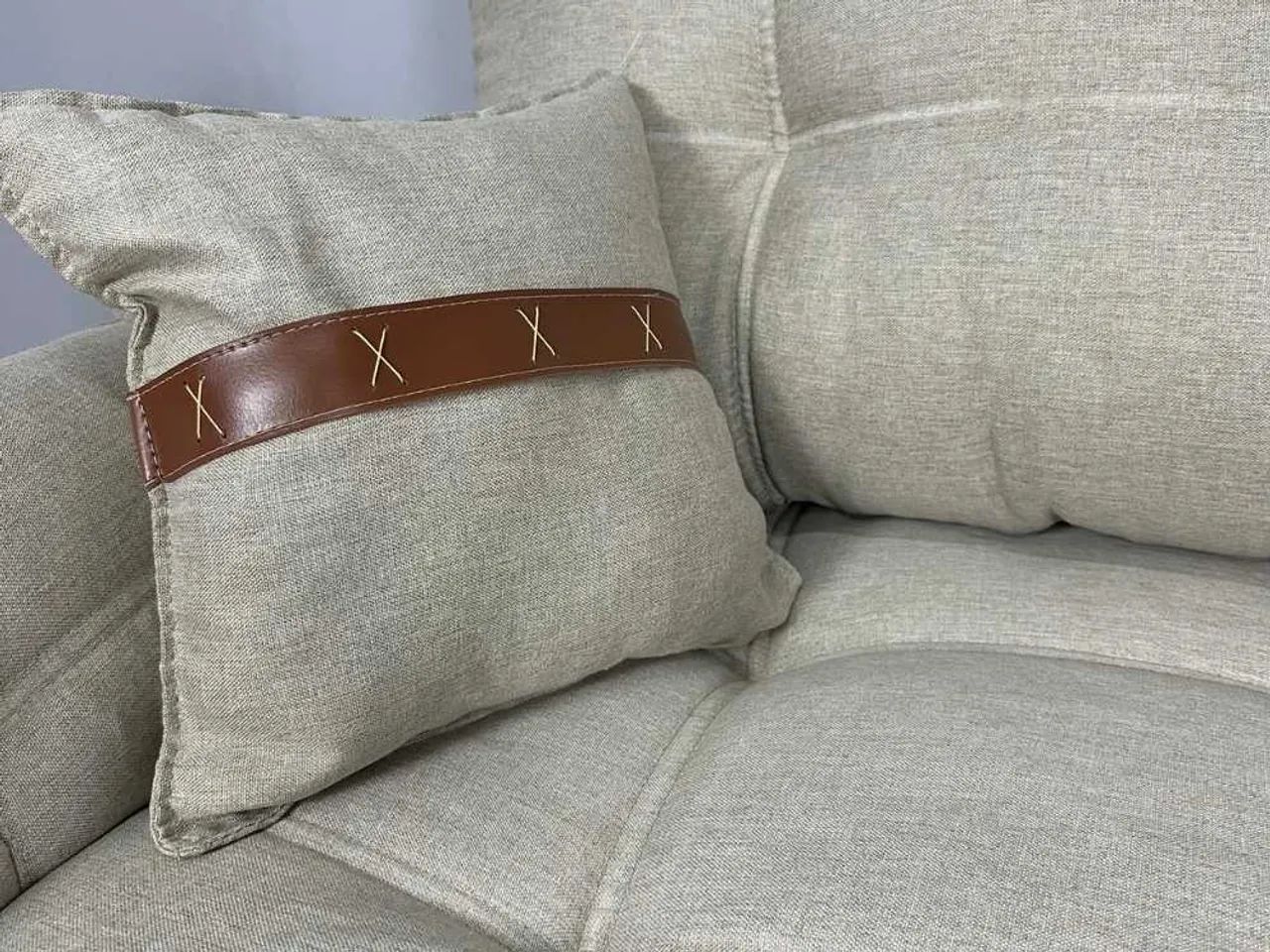Sofá Creta 3 Lugares Tecido Linho 200cm- Entrega Rápida - Foto 5