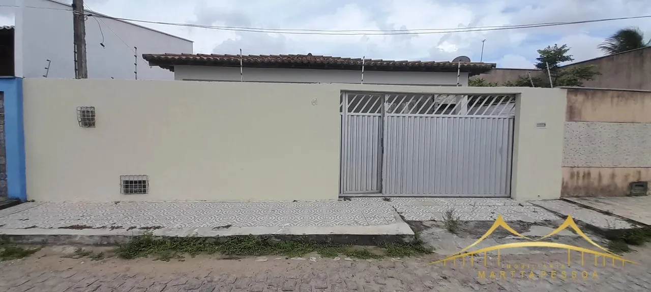 Casa em Emaus para Alugar com 2/4 e 1 Banheiro, Quintal