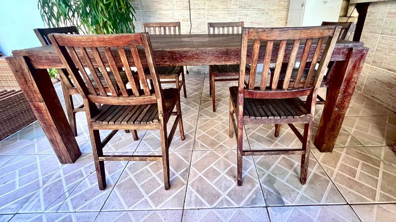 Mesa com 6 cadeiras
