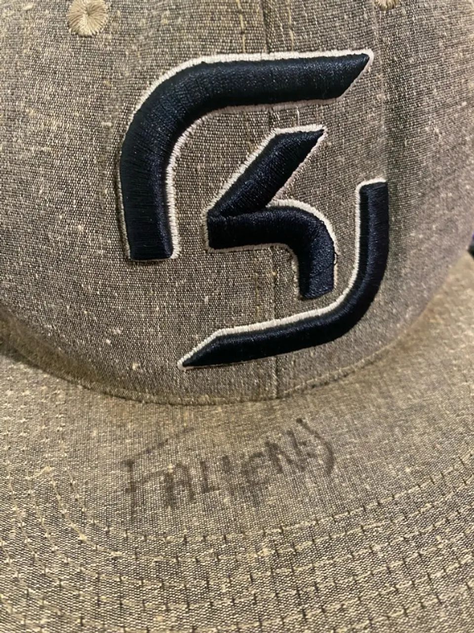 Boné SK Autografado Fallen Prof
