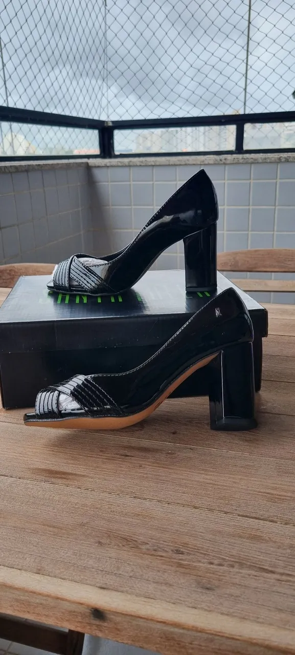 Peep Toe Santa Lolla Preto