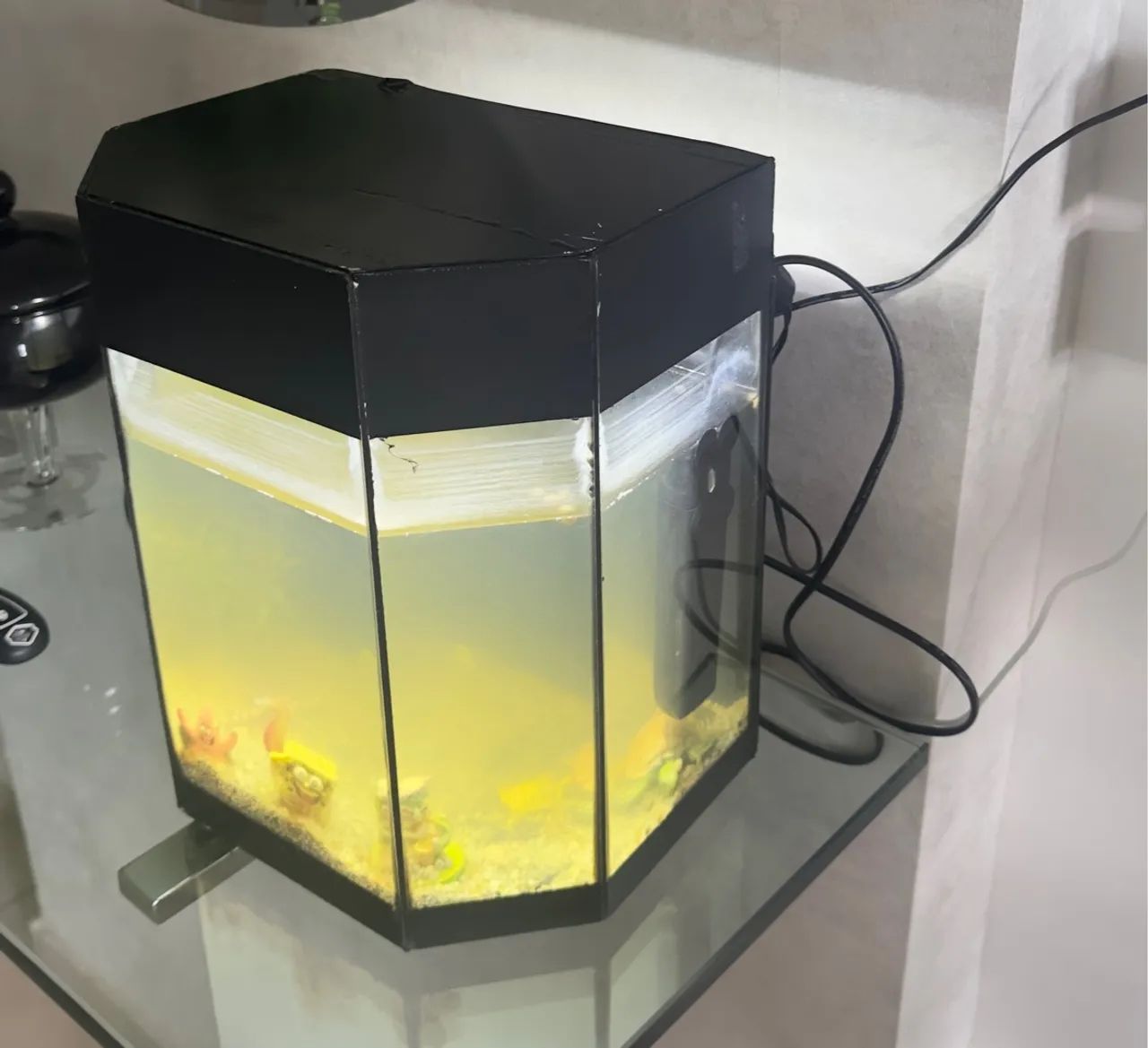 Aquário com bomba 10L enfeites Bob esponja com led - Foto 2