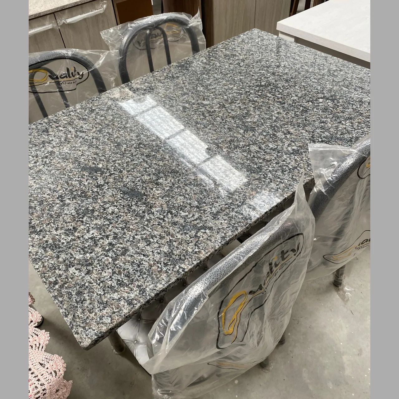 Mesa com 4 cadeiras - entregamos hoje 