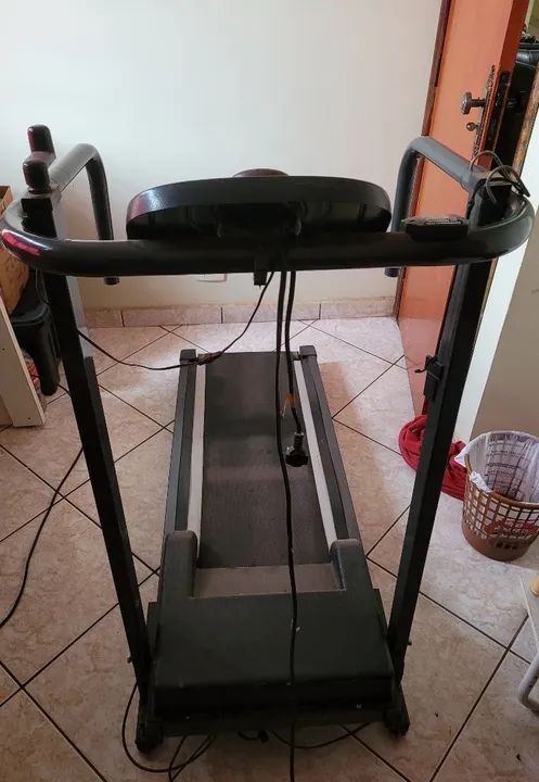 Esteira Ergométrica academia fitness 