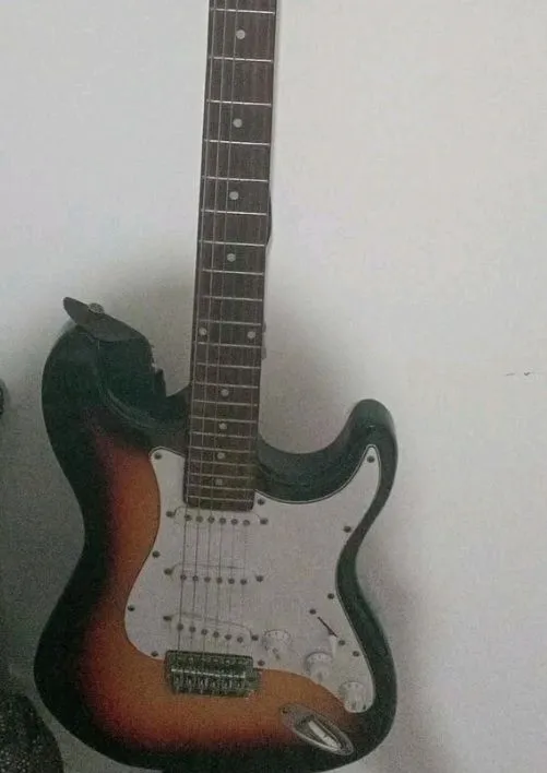 Guitarra Elétrica