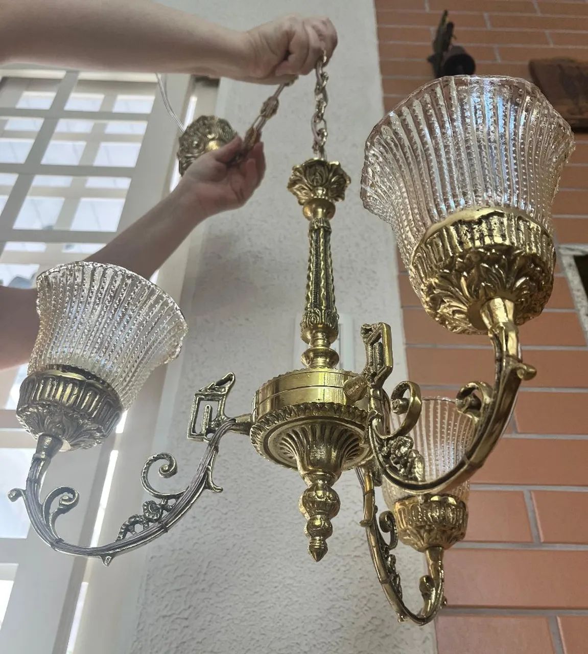Lustre antigo em bronze maciço para três lâmpadas com tulipas âmbar - Foto 4