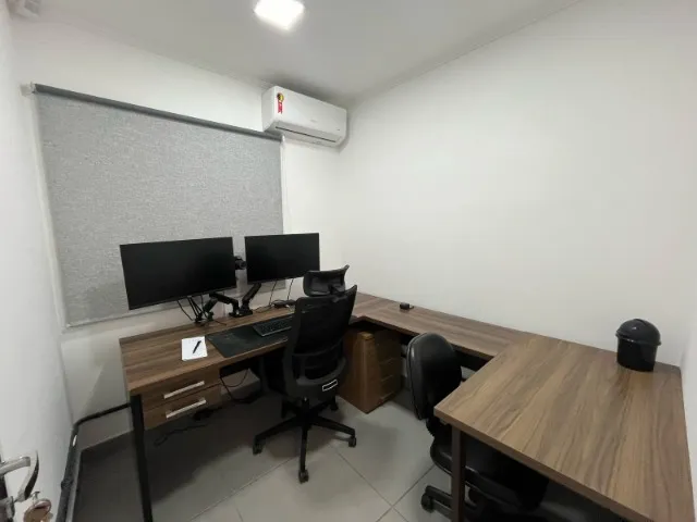 Aluga-se sala para até 3 pessoas em Itapuã