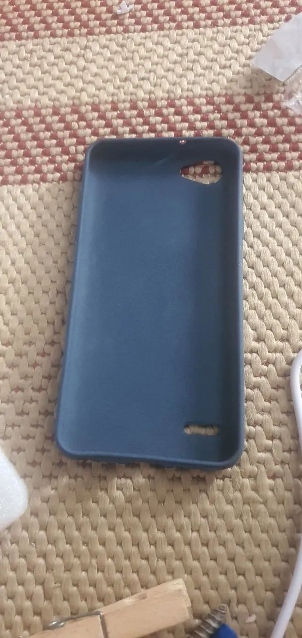 Capa de Celular Azul - usada uma vez LG Q6 plus - Foto 2