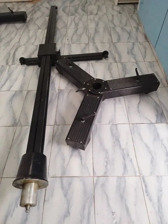 1 Tripé de coluna de studio para câmeras e filmadoras de grande porte - Foto 2