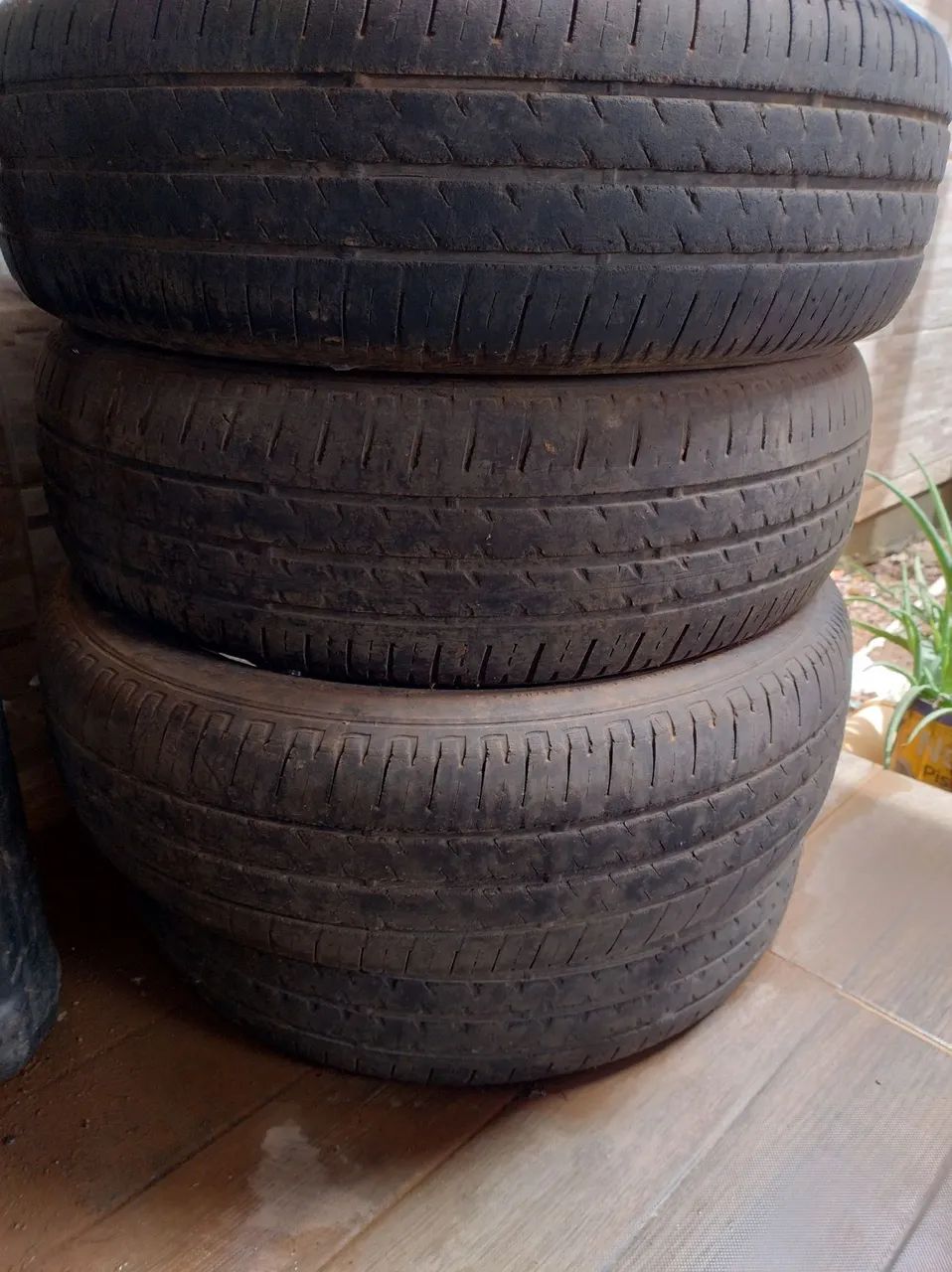 Vendo 4 pneus Firestone 175/70R14 meia vida - Foto 2