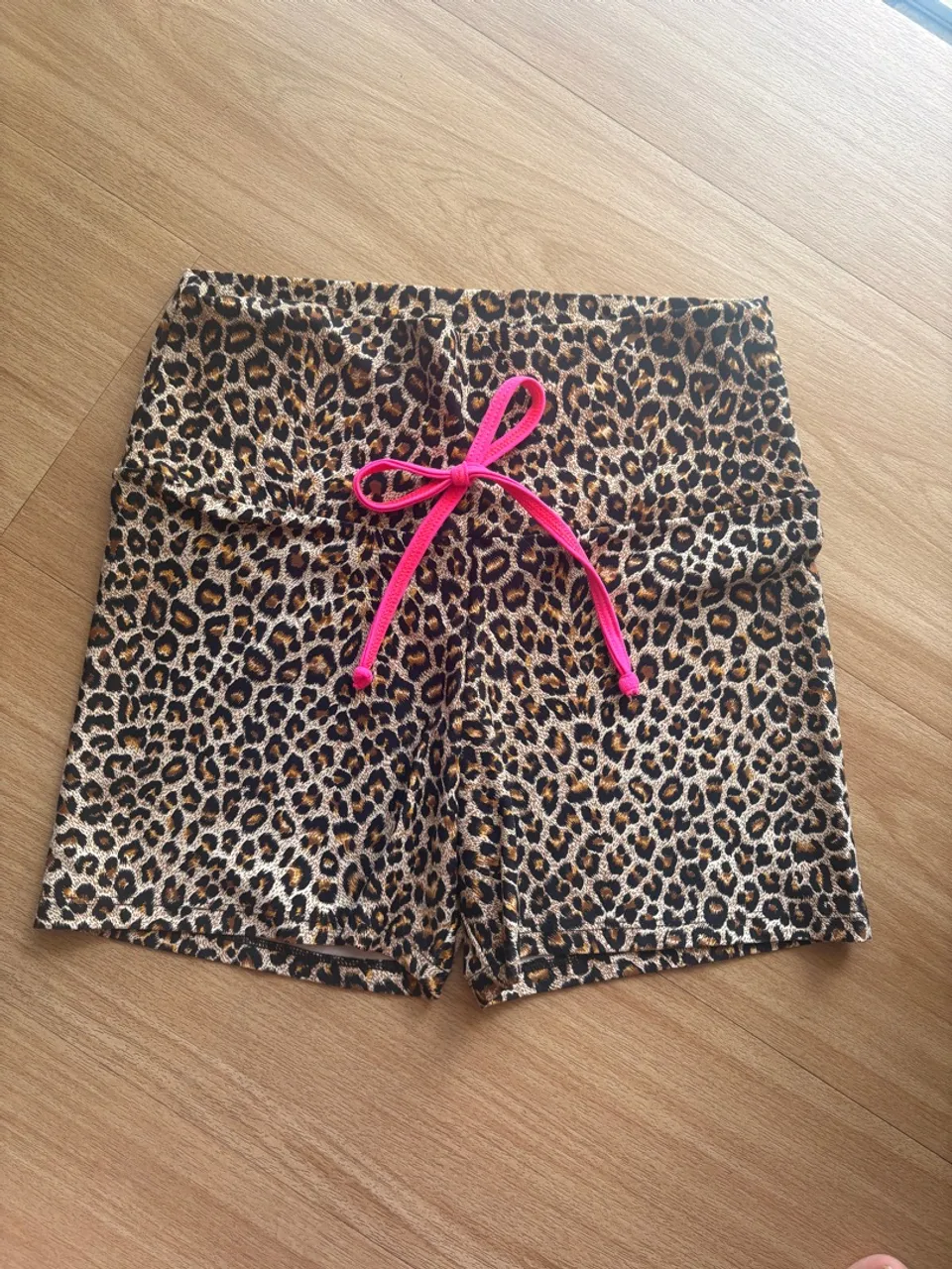Shorts Feminino com estampa de onça