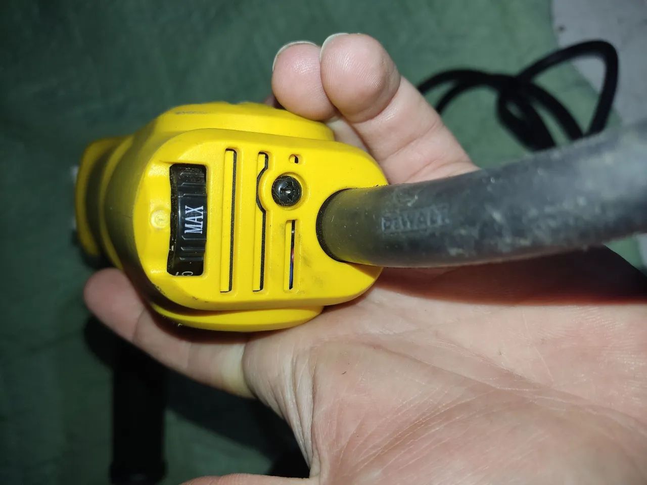 Esmerilhadeira Dewalt DWE4118 - Foto 4