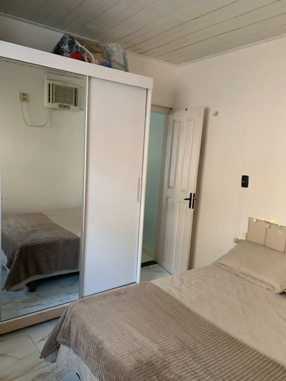 Alugo casa (terreno familiar)
