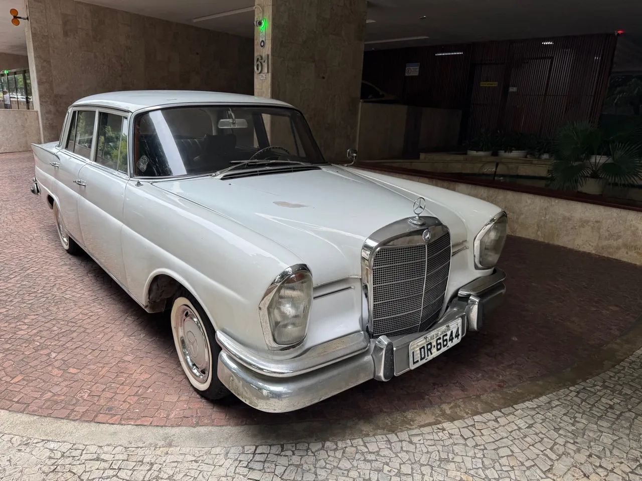 Mercedes-Benz 220-S Sedan 2.2 6V 4P Gasolina. 1960