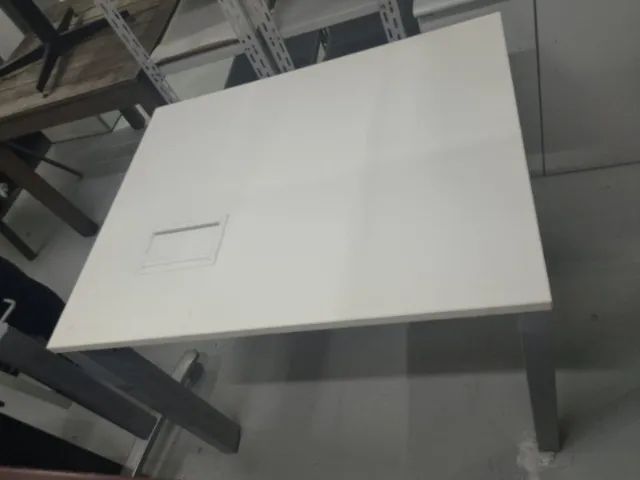 Mesa de Escritório com caixa de tomadas - Foto 4