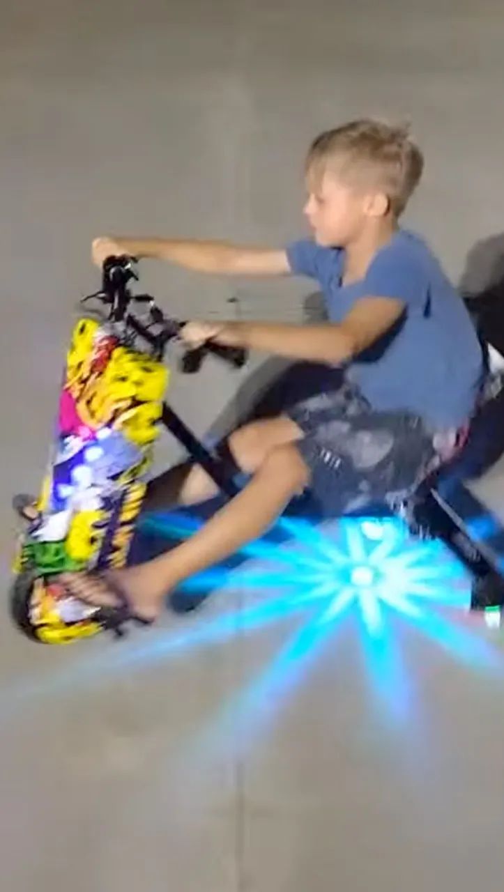 Triciculo Drift  Infantil com Rodas de LED