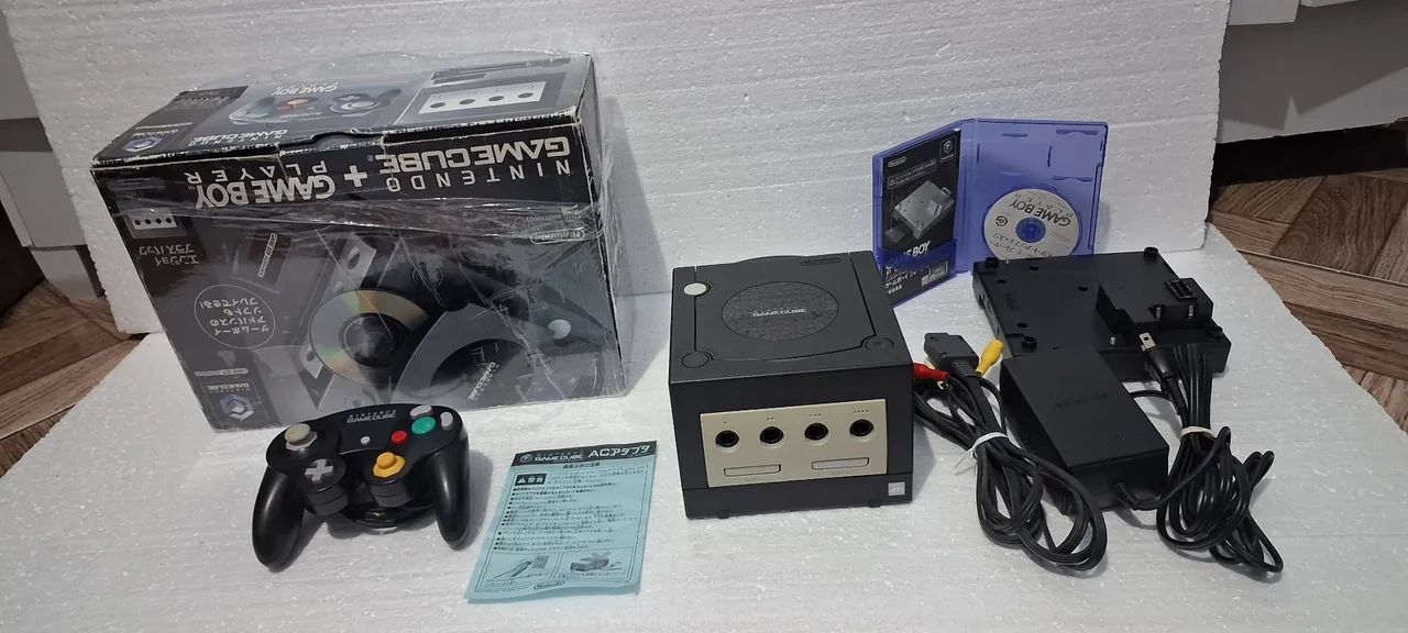 Game  Cube com Game boy Player na caixa 