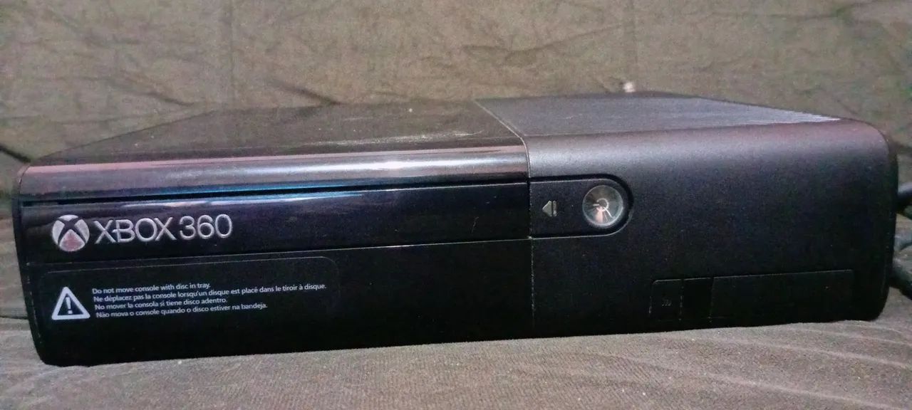 XBOX 360E COM PEQUENOS DEFEITOS E SEM CONTROLE  - Foto 5