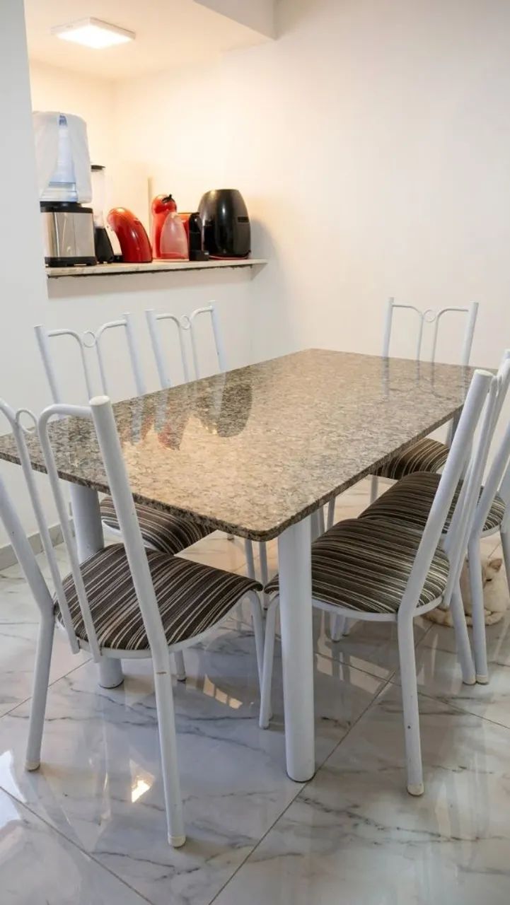 Mesa de granito 1,40x75 + 6 cadeiras estofadas - Foto 2