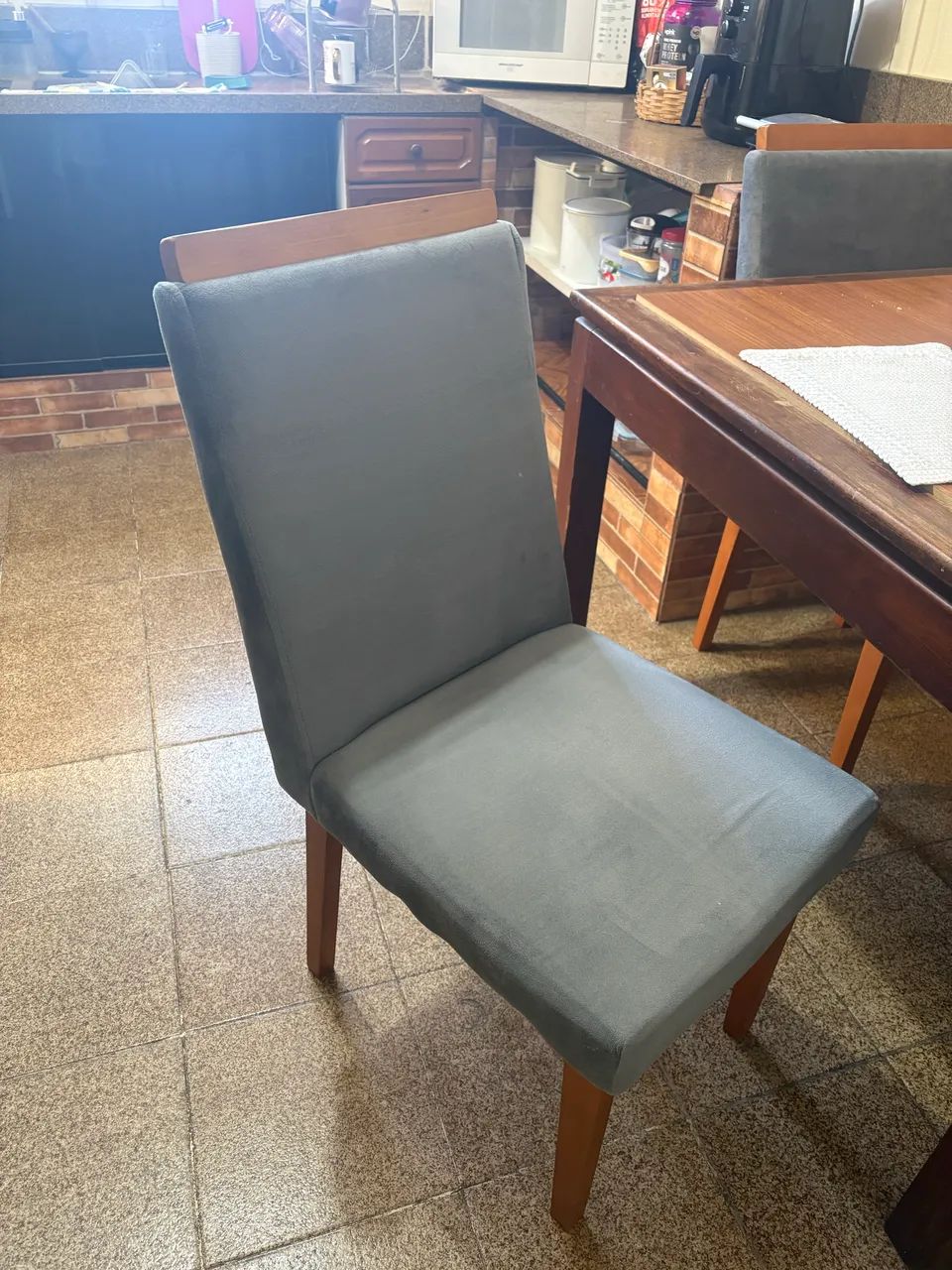 Cadeira cinza  - Foto 2