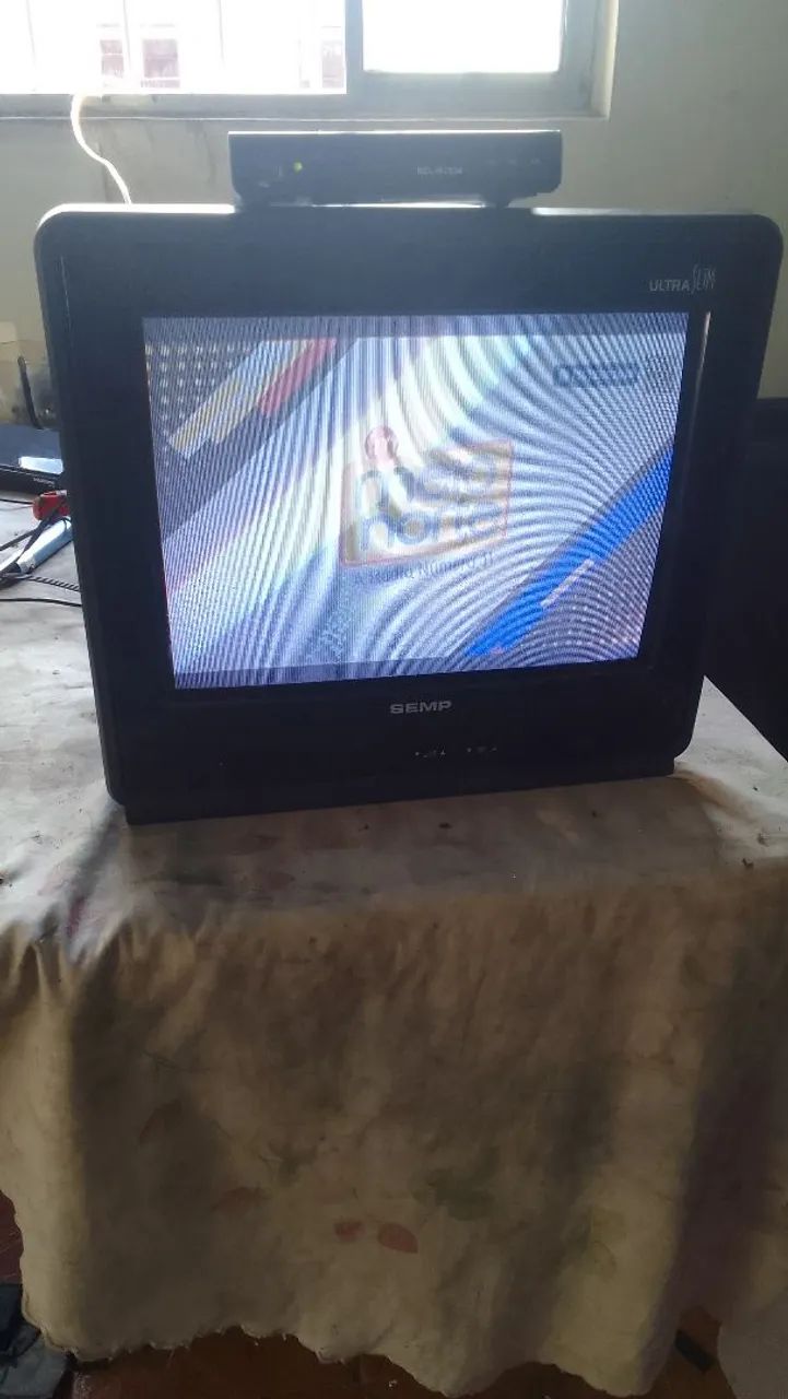 TV de tubo Semp Toshiba  14 polegadas com conversor digital  funcionando normalmente  - Foto 2